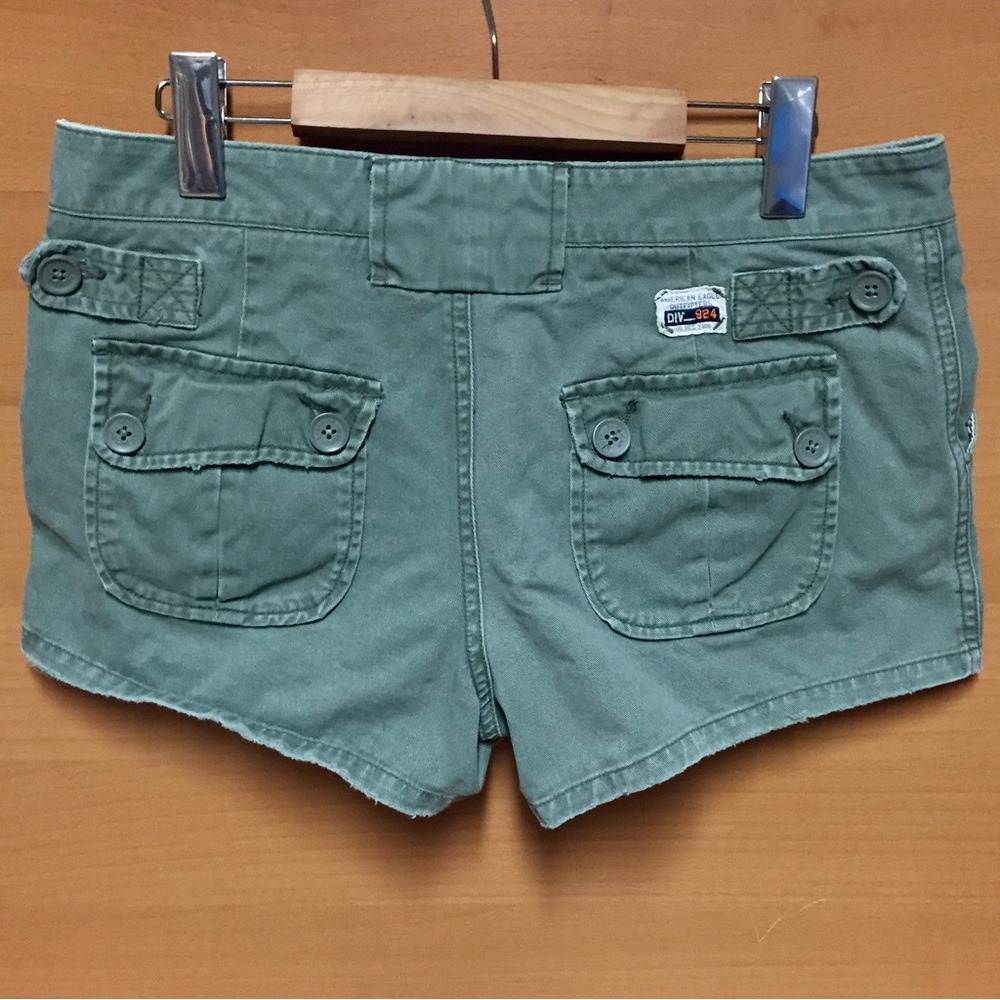 AE Army shorts size 4 like new